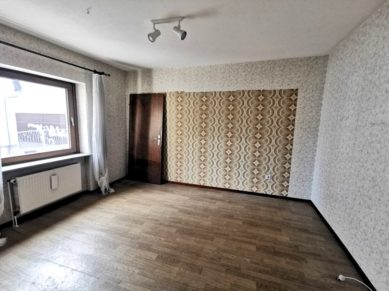 *Einfamilienhaus mit Garten und Garage zum Selbstgestalten*