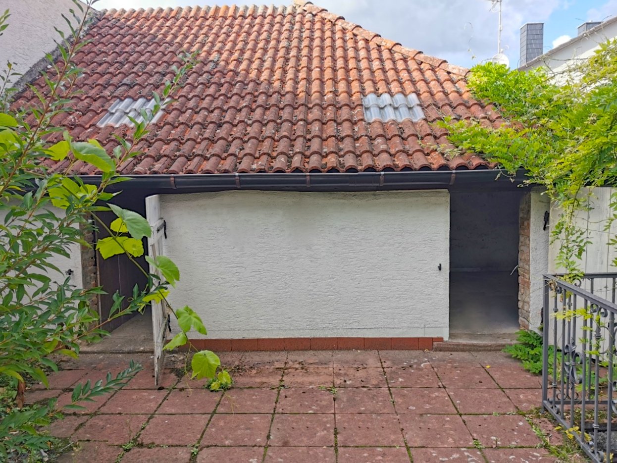 *Einfamilienhaus mit Garten und Garage zum Selbstgestalten*