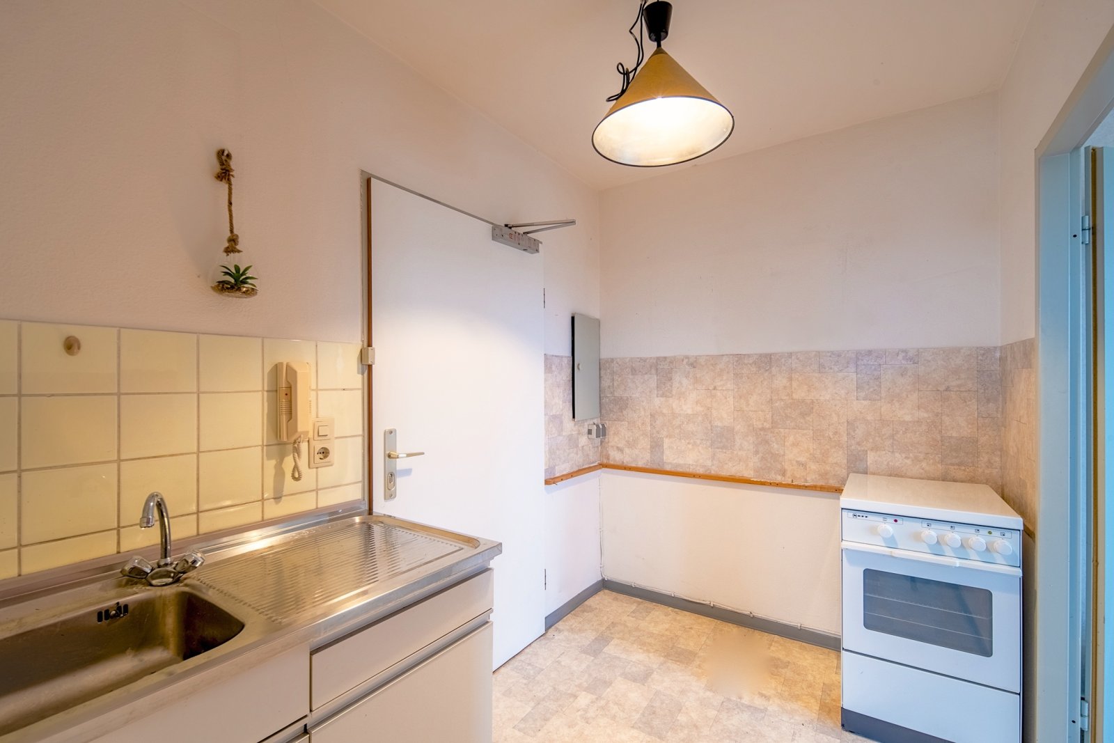 Über den Wolken ! 1-Zimmer-Apartment mit Fernblick/ Aufzug