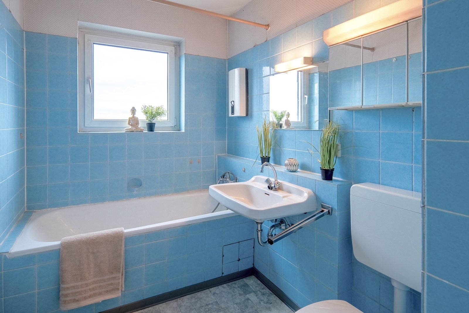 Über den Wolken ! 1-Zimmer-Apartment mit Fernblick/ Aufzug