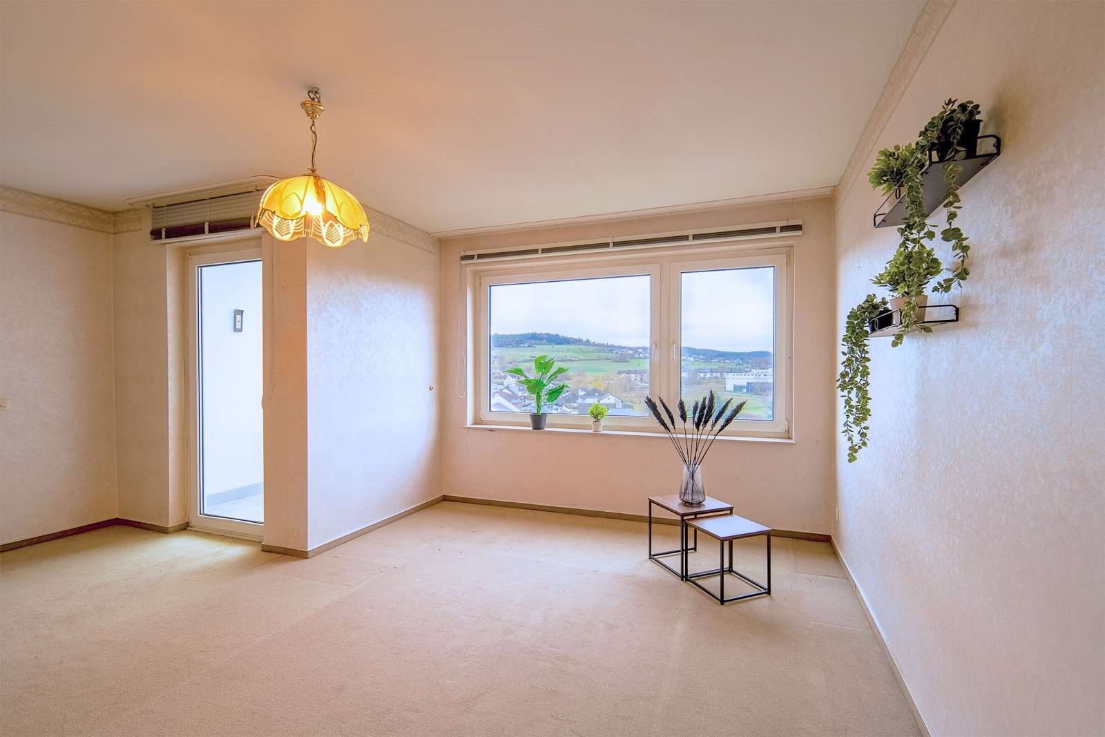 Über den Wolken ! 1-Zimmer-Apartment mit Fernblick/ Aufzug