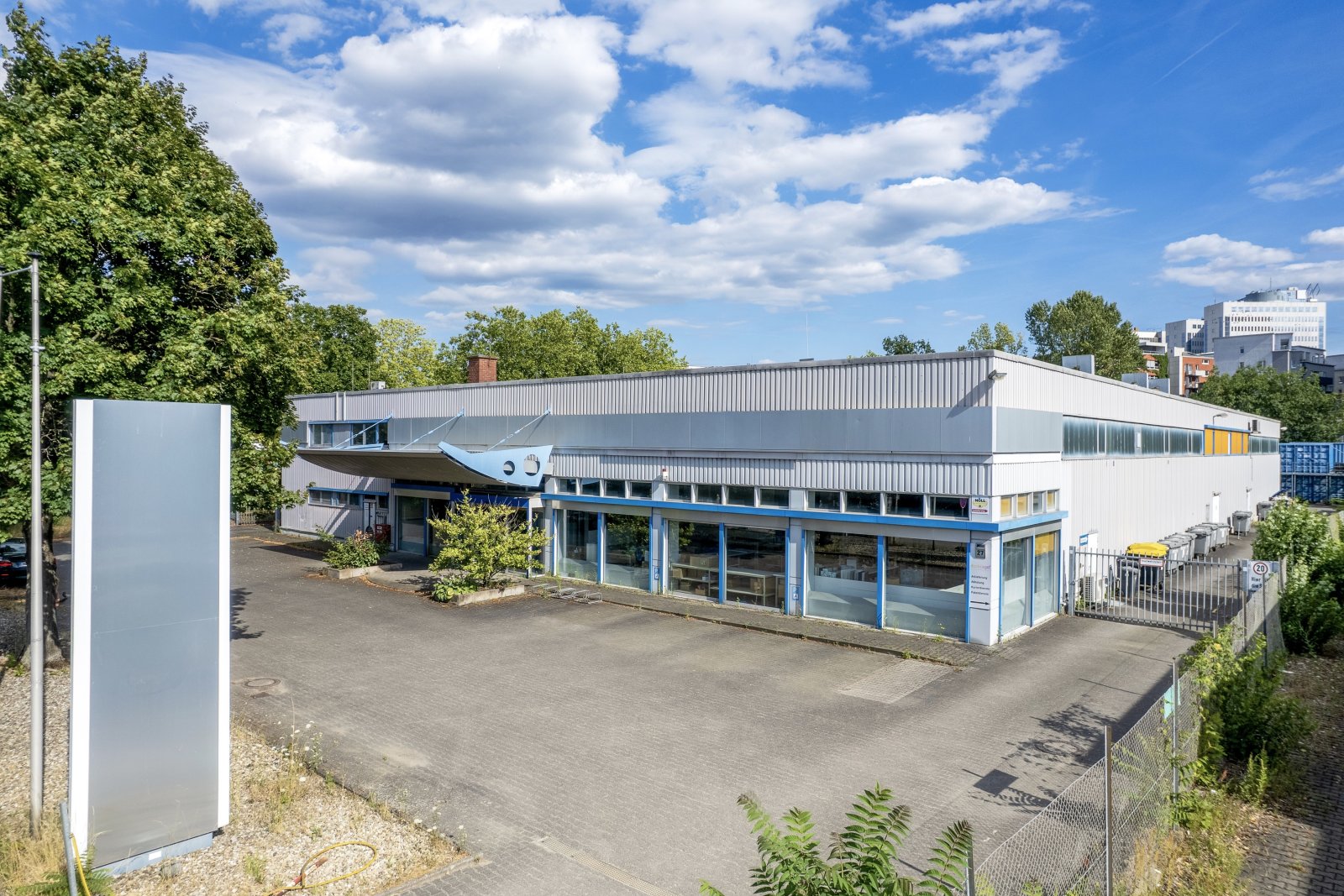 Produktionsgebäude mit Büro- und Lagerfläche