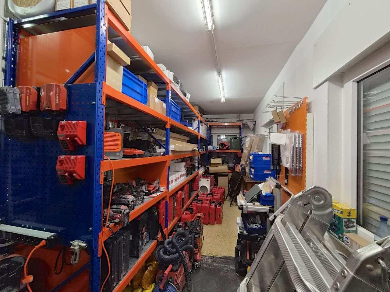 Saniertes Büro- und Lagerhaus in Bommersheim