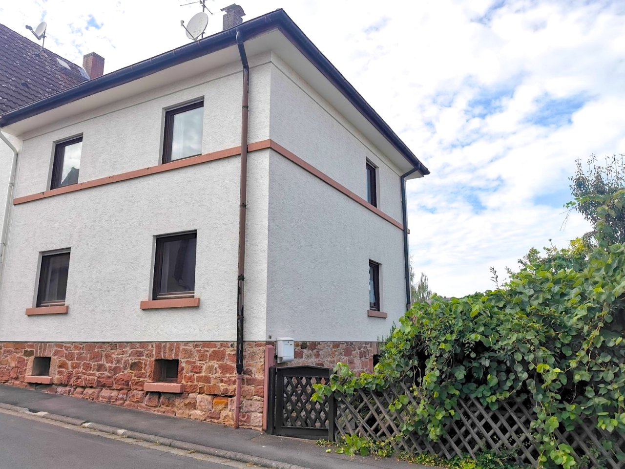 Friedberg (Hessen): *Einfamilienhaus mit Garten und Garage zum Selbstgestalten* 