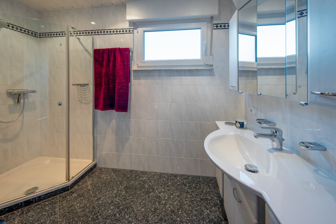 OG_Bad mit Dusche OG_Bad mit Dusche