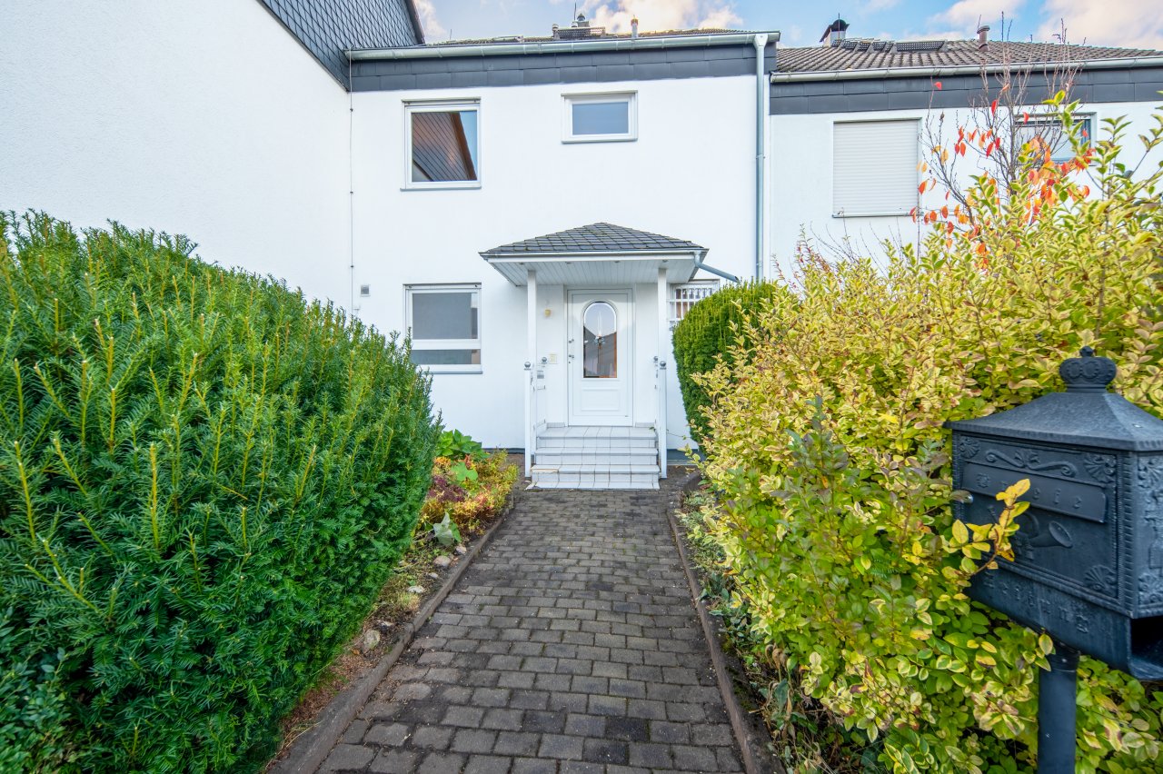 Neu-Anspach: *Grosszügiges Reihenmittelhaus mit Garten in ruhiger Lage* 