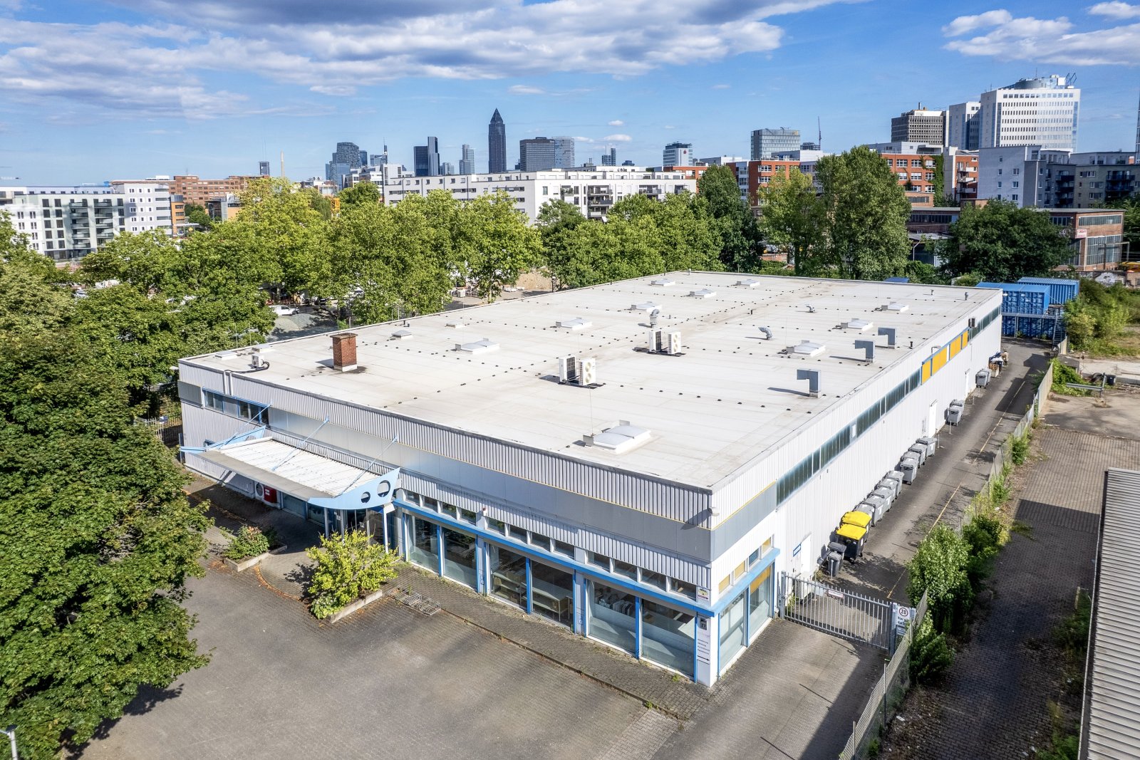 Frankfurt am Main: Produktionsgebäude mit Büro- und Lagerfläche 