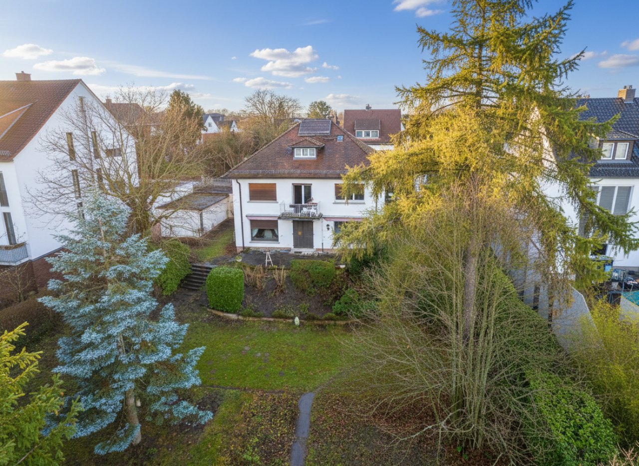 Gartenansicht mit Altbestand Gartenansicht mit Altbestand